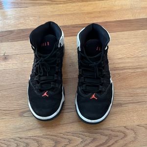 Good condition black and white Jordan sneakers